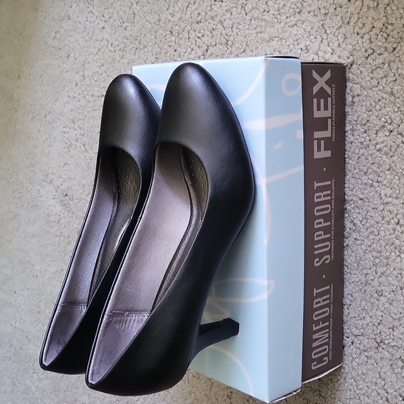 Shoes - Picture 2 of 6